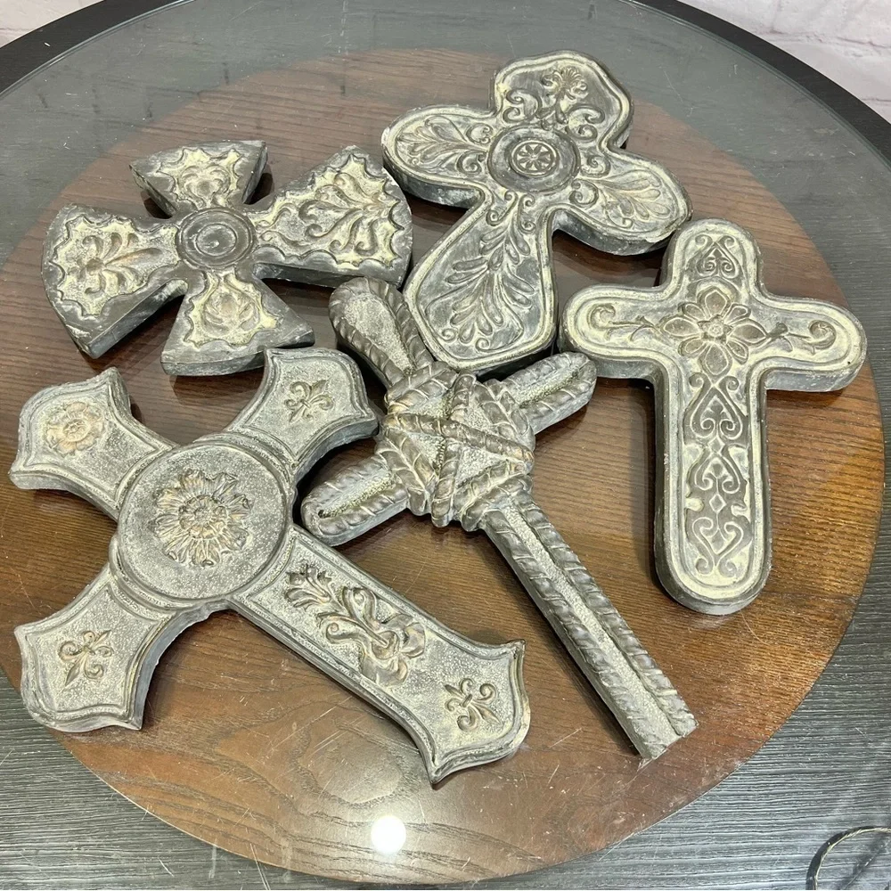 5 Pc set  Beautiful Gothic Crosses made of Resin Plaster. Perfect for the Garden